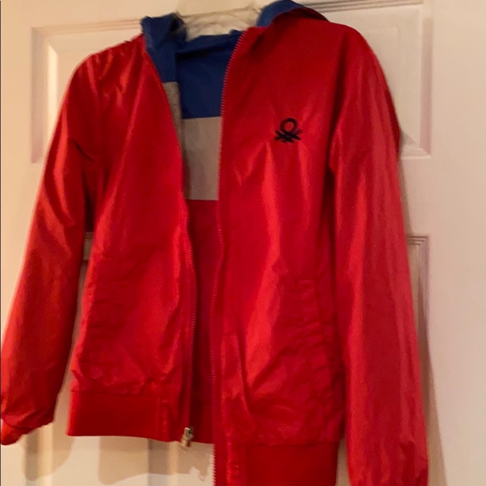 Reversible windbreaker in perfect condition.